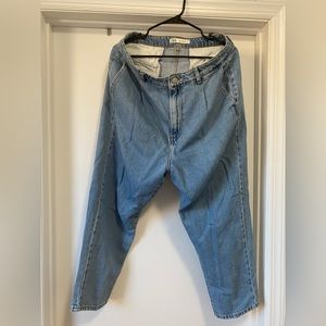Zara loose relaxed fit jean size waist 32